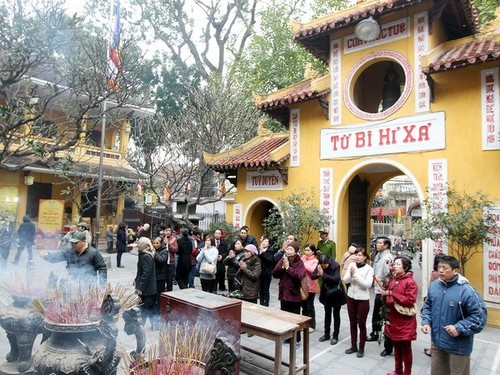 Visiter la pagode à Can Tho au jour de l’An - ảnh 1